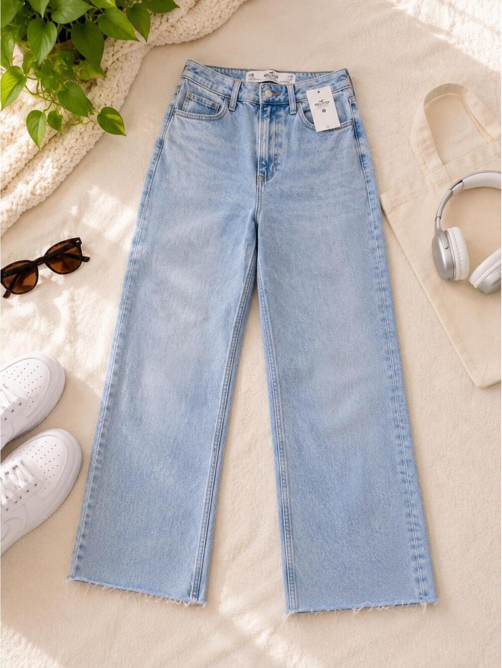 Hollister Curvy High Rise Vintage Straight Jeans NWT W30 L27 Light Wash 11R